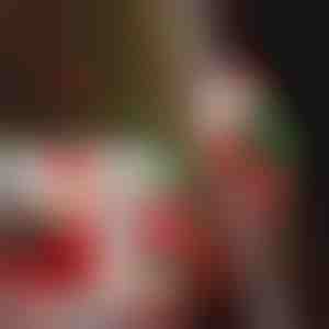 Дедо Мраз што се качува по скали | LADDERSANTA